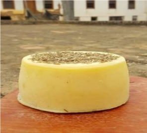 queijo mantiqueira com alecrim inteiro queijaria fazenda atalaia